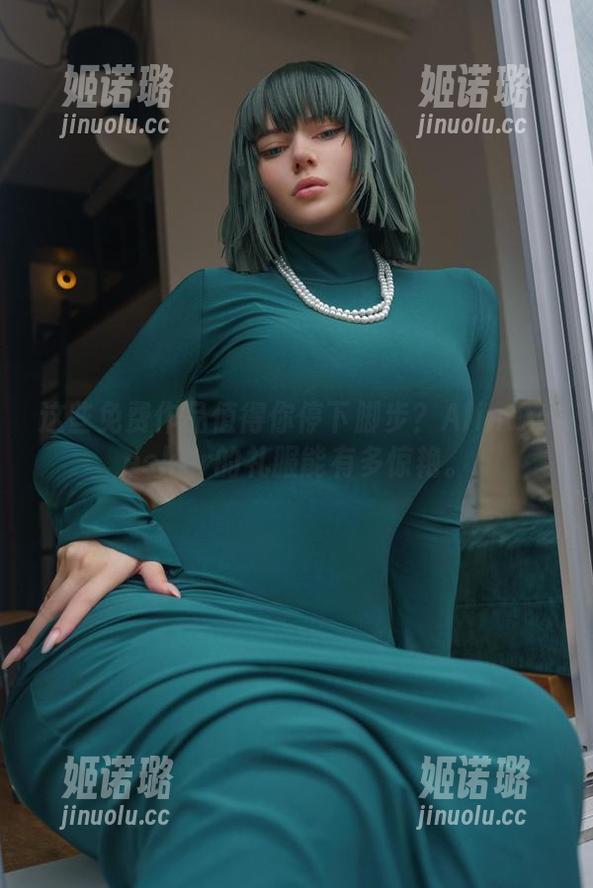 这些免费作品值得你停下脚步？Alina Becker的礼服能有多惊艳。